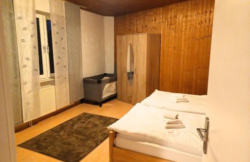Neubeckum Apartment | Ruhige freistehender Bungalow mit Parkplatz
