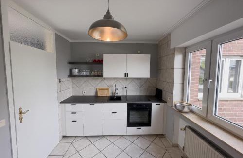 Juelich Apartment | Ruhiges Juwel: frisch renoviert 100 qm