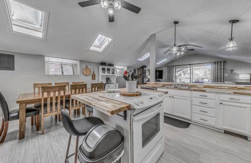 Ruidoso Downs House | Ruidoso Retreat with Mtn Views about 20 Mi to Ski Apache
