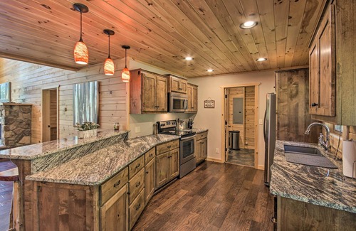 Eucha Cabin | 'RuKaRaSa Cabin' w/Yard & Dock at Grand Lake