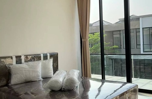 Java House | Rumah Dallas pik 2 dan free pembantunBanyak tempat wisata kuliner, klub, pantai