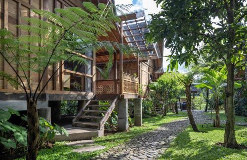 Lodtunduh Resort | RUMAH KAYU RESORT