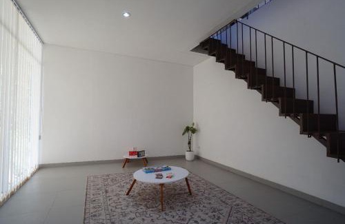 Ciumbuleuit Villa | Rumah Lawani