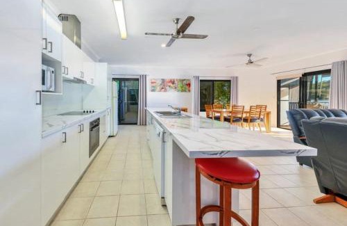 Lake Bennett House | Rumah Surgah on Lake Bennett