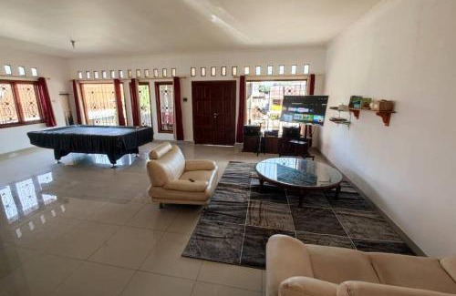 West Bandung Villa | Rumah Villa untuk liburan keluarga besar