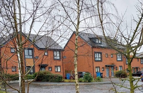 Runcorn House | Runcorn - House - Sleeps 6 - Parking - Garden