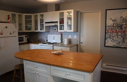 Gibsons Apartment | Runner, Bikers, Writers, Nature Lovers - A Family Friendly Vacation Home for You