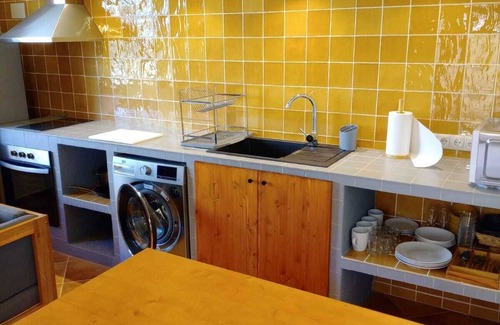 San Martin Sarroca Apartment | Rural apartment with garden and elevated swimming pool.