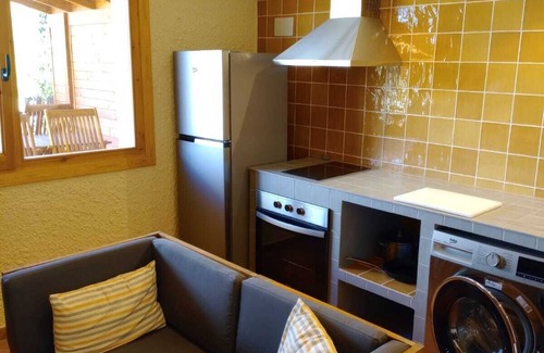 San Martin Sarroca Apartment | Rural apartment with garden and elevated swimming pool.