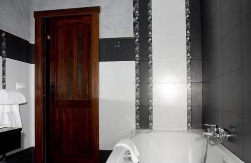 Barrio de Arriba Cottage | Rural apartment La Riguera de Ginio for 2 people with whirlpool