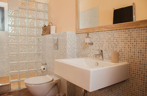 Porqueres Cottage | Rural apartment Mas Rovira for 2 people