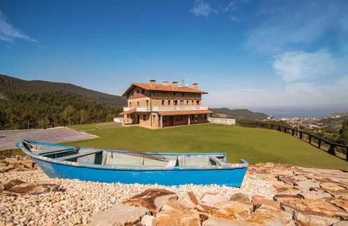 Mungia Apartment | Rural apartment with sea views