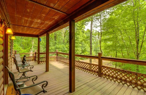 Heber Springs Apartment | Rural Arkansas Vacation Rental with Wraparound Porch
