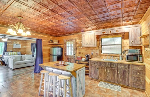 Heber Springs Apartment | Rural Arkansas Vacation Rental with Wraparound Porch