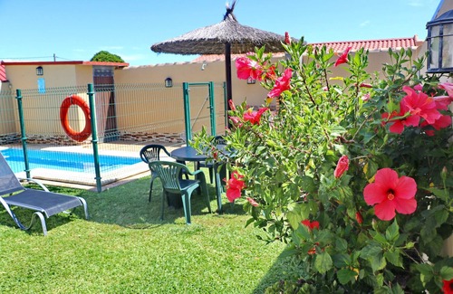 Barrio Nuevo House | Rural bungalow with garden and pool