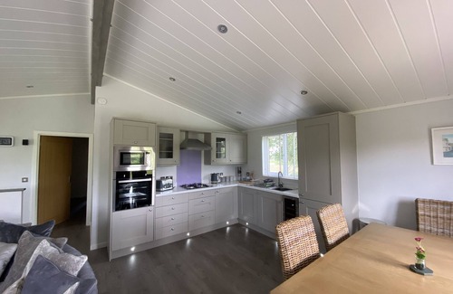Northwich Cabin | Rural Cheshire Luxury Lodge w/hot tub on a