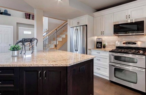 Priddis Other | Rural foothills farmhouse - Horse friendly