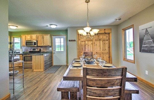 Williams House | Rural 'Harry's House' w/Fire Pit on 20 Acres