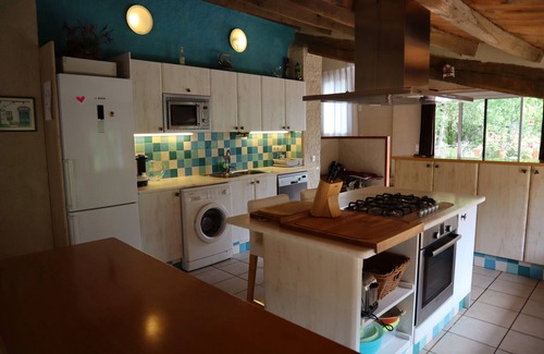 Riudaura Cottage | Rural House 6-8 p and communal heated swimming pool