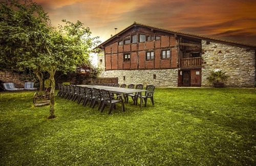 Larraun Cottage | Rural House APEZETXEA Landetxea, Arruitz (Larraun) between 8 to 33 people.