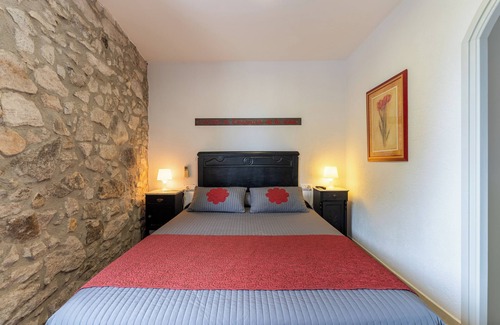 Torroella de Fluvia House | Rural House with Jacuzzi