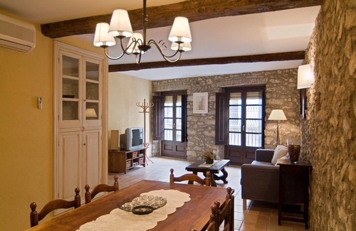 Capmany Villa | Rural house with pool and jacuzzi (Can Llobet - Canigó)