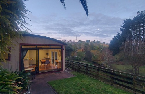 Welcome Bay Cabin | Rural Living Close to the City