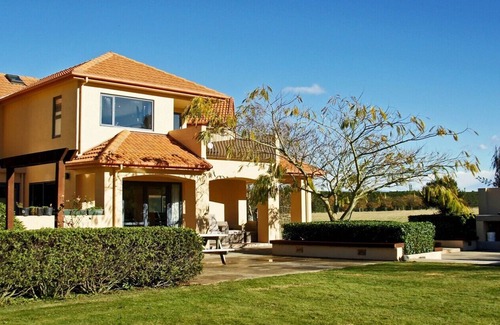 Darfield Bed & Breakfast | Rural luxury - 5 bedroom getaway