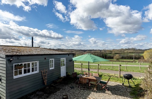 Cranbrook Ski Chalet | Rural Retreat in Idyllic Countryside - ideal for fishing , dogs & walks