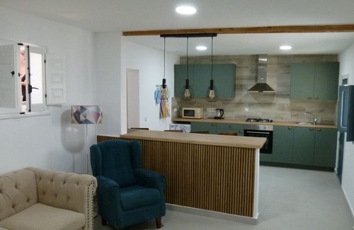Los Alias Cottage | Rural Retreat with stunning mountain views, only 25 minutes from the beach.