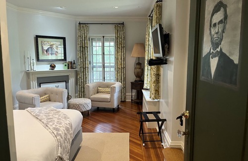 Highland Mills Bed & Breakfast | Rushmore Estate in Woodbury NY Bed and Breakfast