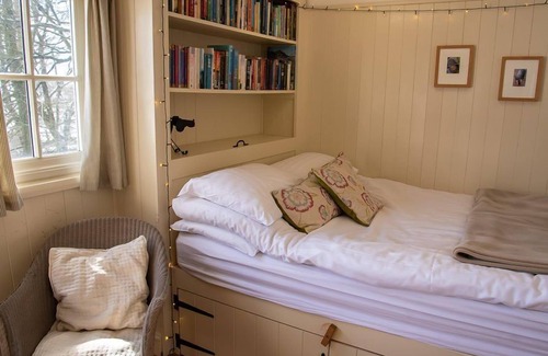 Peak District Bed & Breakfast | Rushop Hall