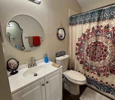 Ruskin House | Ruskin FL 2 bdrm 1 bath suite Host and cat share common areas
