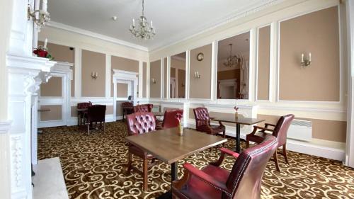 Horley Hotel | Russ Hill Hotel