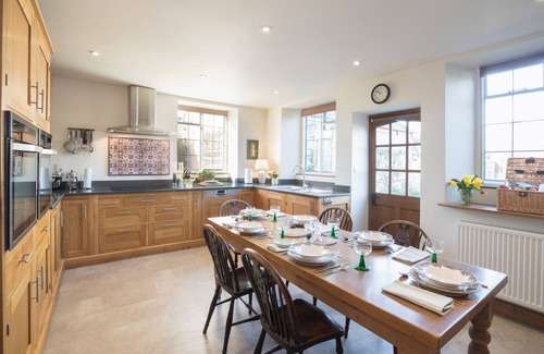 Broadway Cottage | Russell Court Cottage Historic 18th-Century Cotswold Retreat in Central Broadway