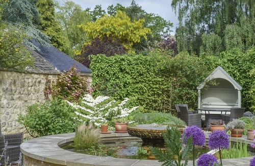 Broadway Cottage | Russell Court Cottage Historic 18th-Century Cotswold Retreat in Central Broadway