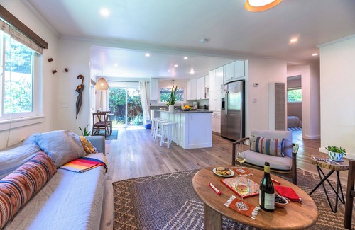 Guerneville House | RussianRiverBungalow:Magical, NEW Family Retreat! Walk to the River! WiFi/Pup