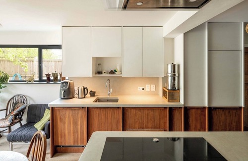 Leyton House | Rustic 4BD Family Retreat in Leafy Leyton