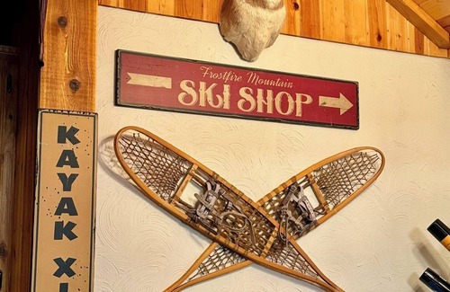 Pembina County House | Rustic 5 Bedroom Gorge River Resort