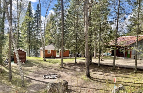 Deer River Cabin | Rustic and Cozy Lakefront Retreat