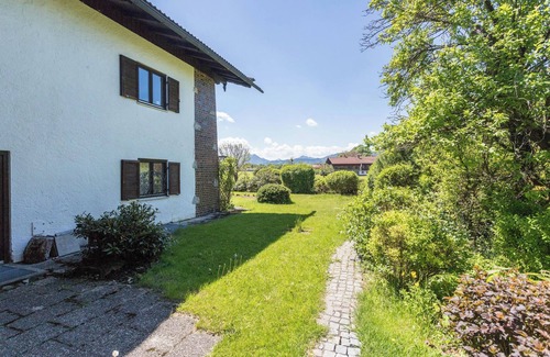 Gmund am Tegernsee Apartment | Rustic Apartment "Heinrich" with Terrace & Wi-Fi