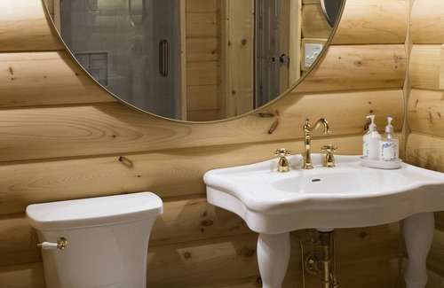 Lockwood Bed & Breakfast | Rustic Balcony Room in Log Home Surrounded by State Forest! 11 miles from Ithaca