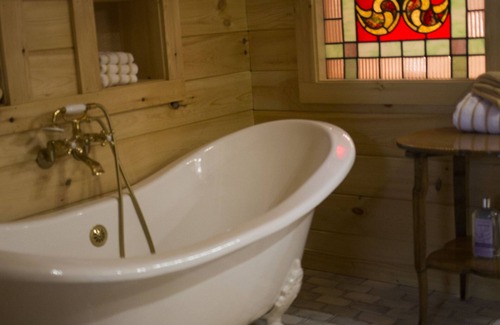 Lockwood Bed & Breakfast | Rustic Balcony Room in Log Home Surrounded by State Forest! 11 miles from Ithaca