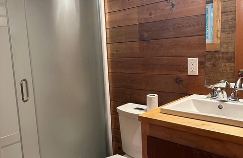 Golden Cabin | Rustic Beaverfoot Lodge Woodland Cabin