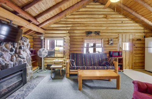 Puposky Apartment | Rustic Bemidji Cabin w/Boat & Lake Access!