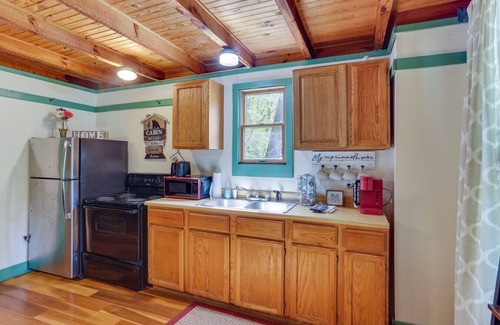Taswell Cabin | Rustic Brina Breeze Cabin!