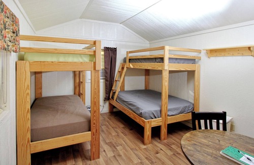 Spring Mills Cabin | Rustic Cabin 74 w/4 Beds