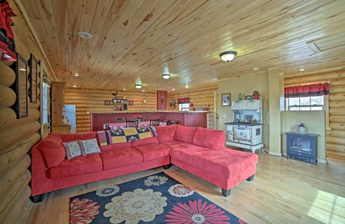 Sterling Cabin | Rustic Cabin Near Palisade State Park w/Deck!