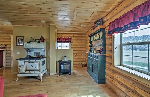 Sterling Cabin | Rustic Cabin Near Palisade State Park w/Deck!