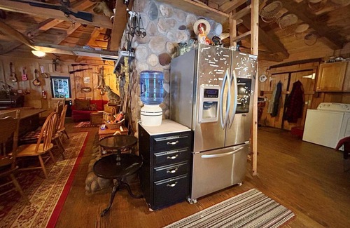South Butler Cabin | Rustic cabin w/29 acres. Enjoy a hot tub, wood stove, nature trails and more.